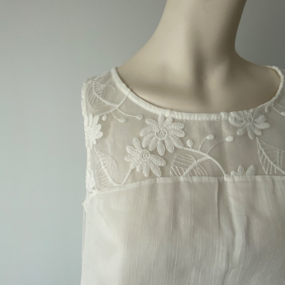 White NWT Sleeveless Summer Dress - Picture 4 of 7